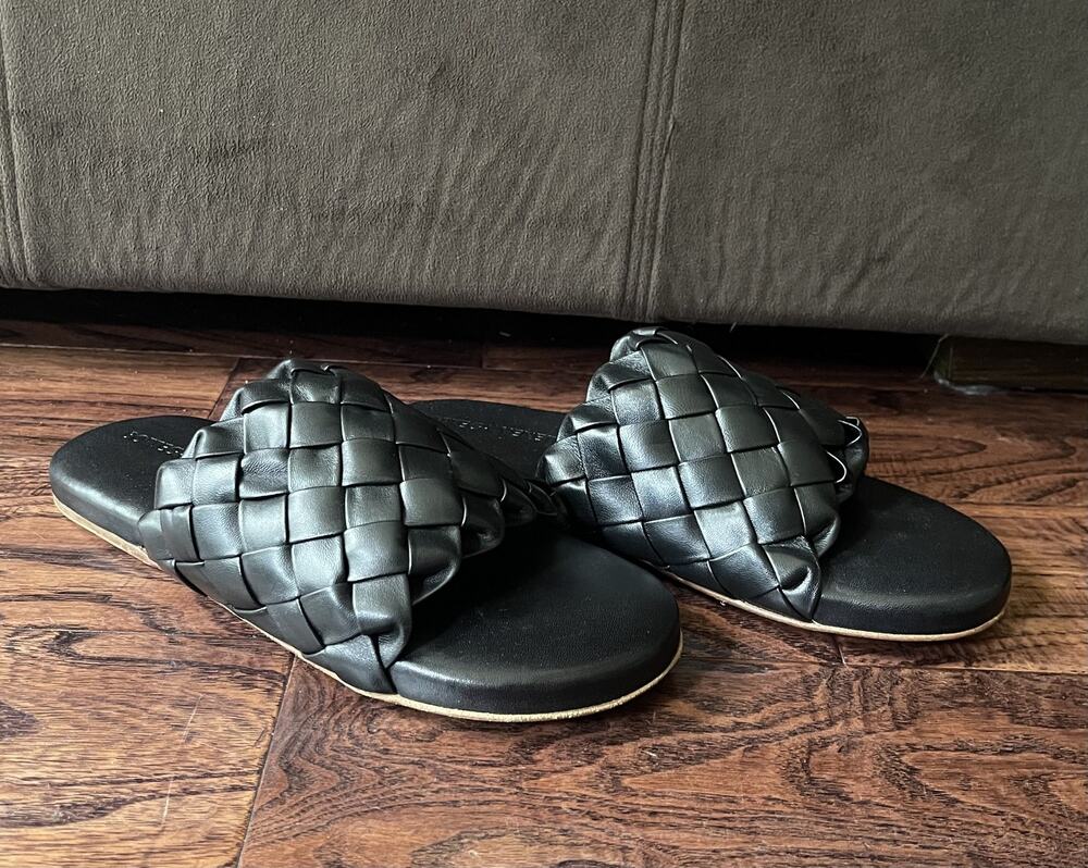 $1,195 NIB Bottega Black Veneta Weave Cassette Leather Sandals Size 41(8)